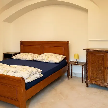 Great Location In The Centre Of Apartment